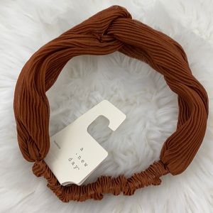 4/$20 A New Day Warm Brown Pleated Hair Headwrap